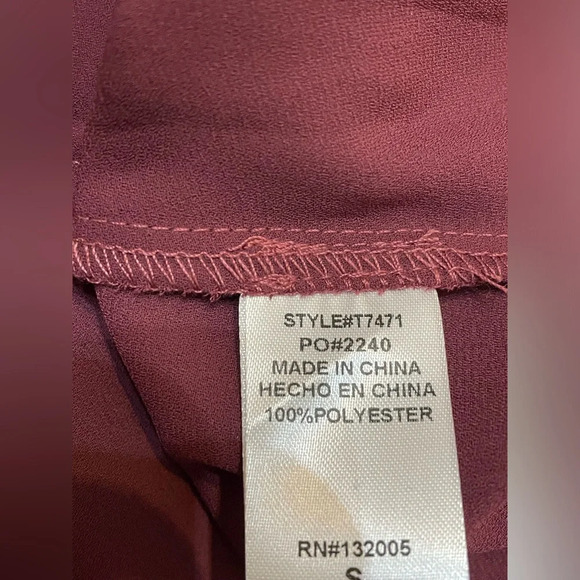 Entro Burgundy Cold Shoulder Top - Picture 10 of 10